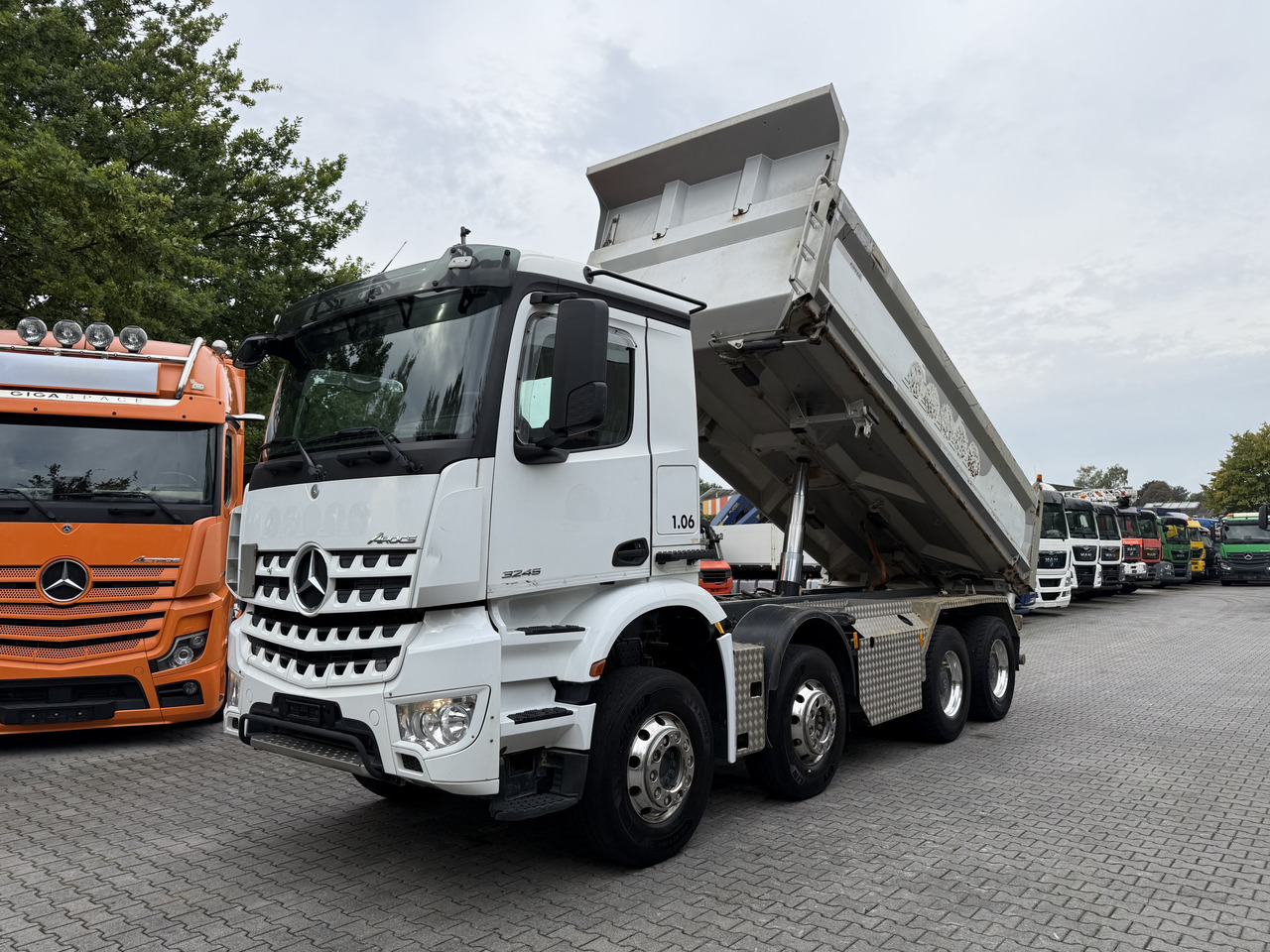 Mercedes-Benz Arocs 3245 K 8X4 - Sklápěč: obrázek 1 Mercedes-Benz Arocs 3245 K 8X4 - Sklápěč: obrázek 1