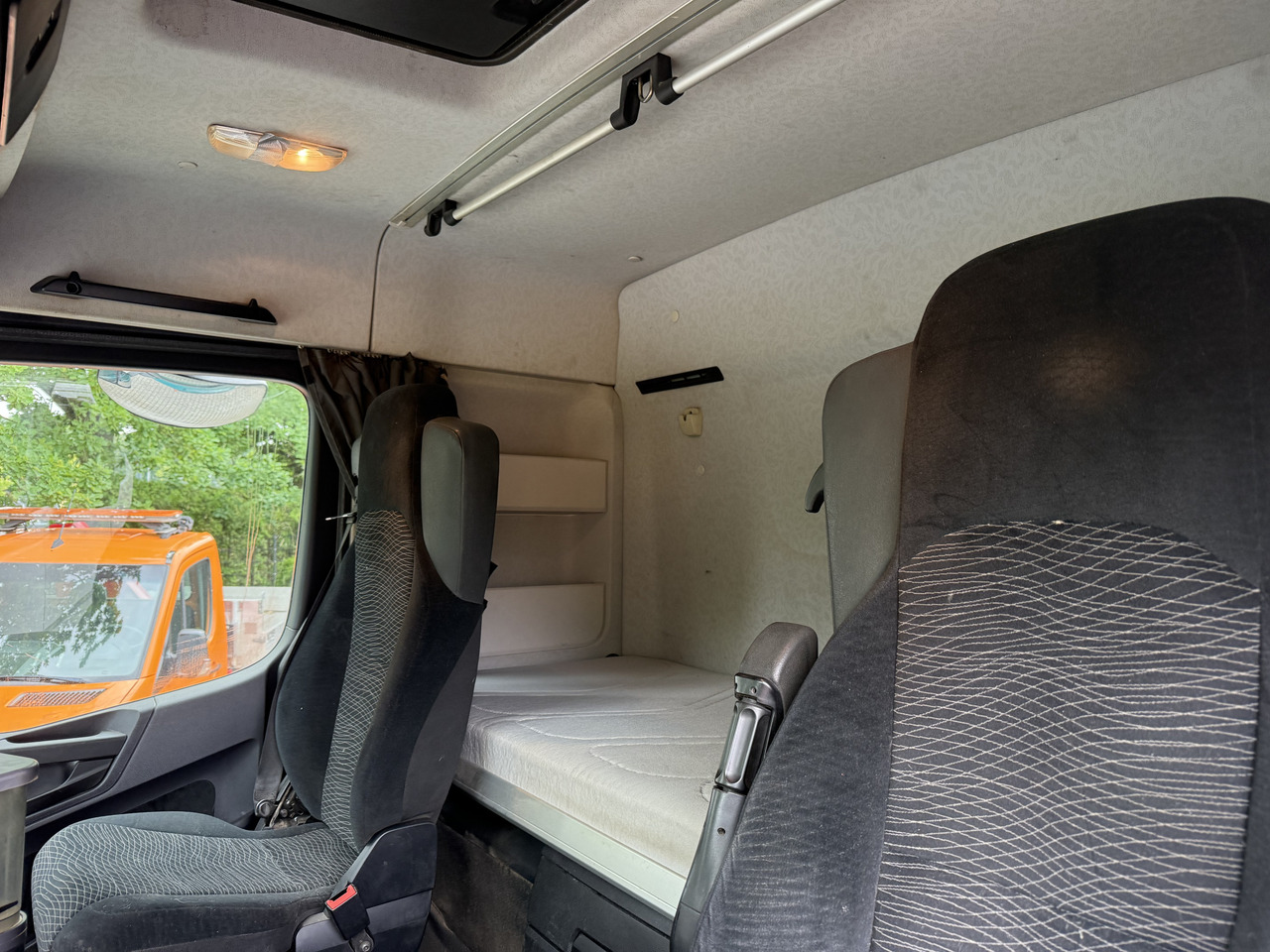 Mercedes-Benz Arocs 3251 8X4 Haken mit Kran HMF 2620 K5 - Hákový nosič kontejnerů, Auto s hydraulickou rukou: obrázek 4 Mercedes-Benz Arocs 3251 8X4 Haken mit Kran HMF 2620 K5 - Hákový nosič kontejnerů, Auto s hydraulickou rukou: obrázek 4