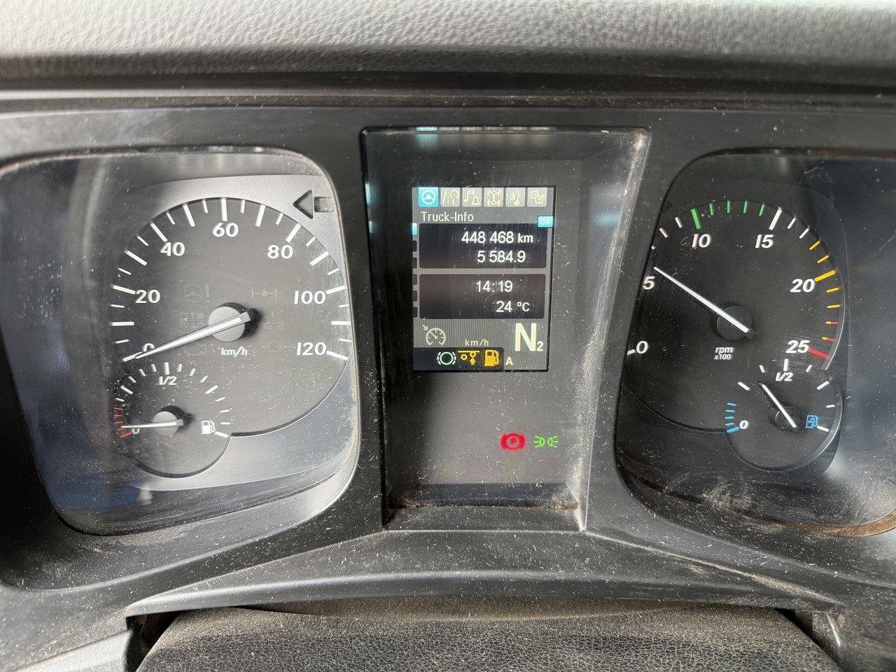 Mercedes-Benz Arocs 3251 8X4 Haken mit Kran HMF 2620 K5 - Hákový nosič kontejnerů, Auto s hydraulickou rukou: obrázek 5 Mercedes-Benz Arocs 3251 8X4 Haken mit Kran HMF 2620 K5 - Hákový nosič kontejnerů, Auto s hydraulickou rukou: obrázek 5