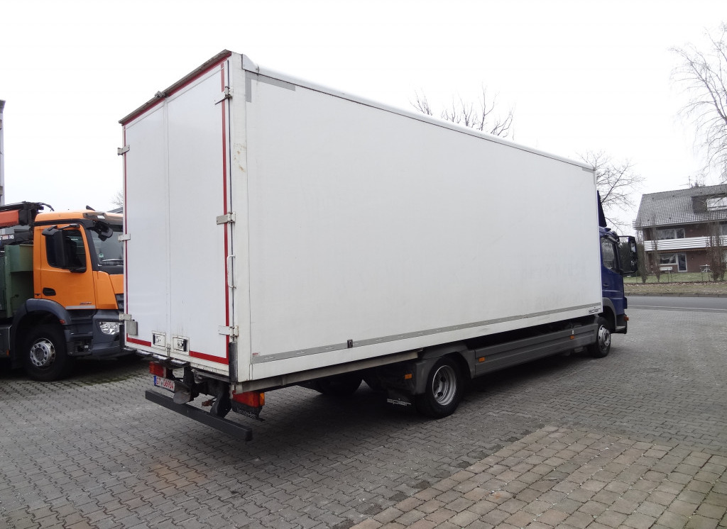 Mercedes-Benz Atego 822 - Skříňový nákladní auto: obrázek 4 Mercedes-Benz Atego 822 - Skříňový nákladní auto: obrázek 4