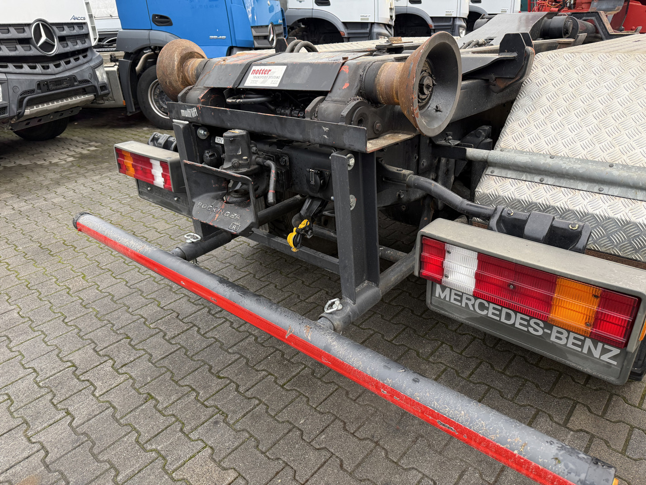 Mercedes-Benz SK 2538 6X4 Haken Kran/ Oldtimer/ Feuerwehr - Hákový nosič kontejnerů, Auto s hydraulickou rukou: obrázek 4 Mercedes-Benz SK 2538 6X4 Haken Kran/ Oldtimer/ Feuerwehr - Hákový nosič kontejnerů, Auto s hydraulickou rukou: obrázek 4