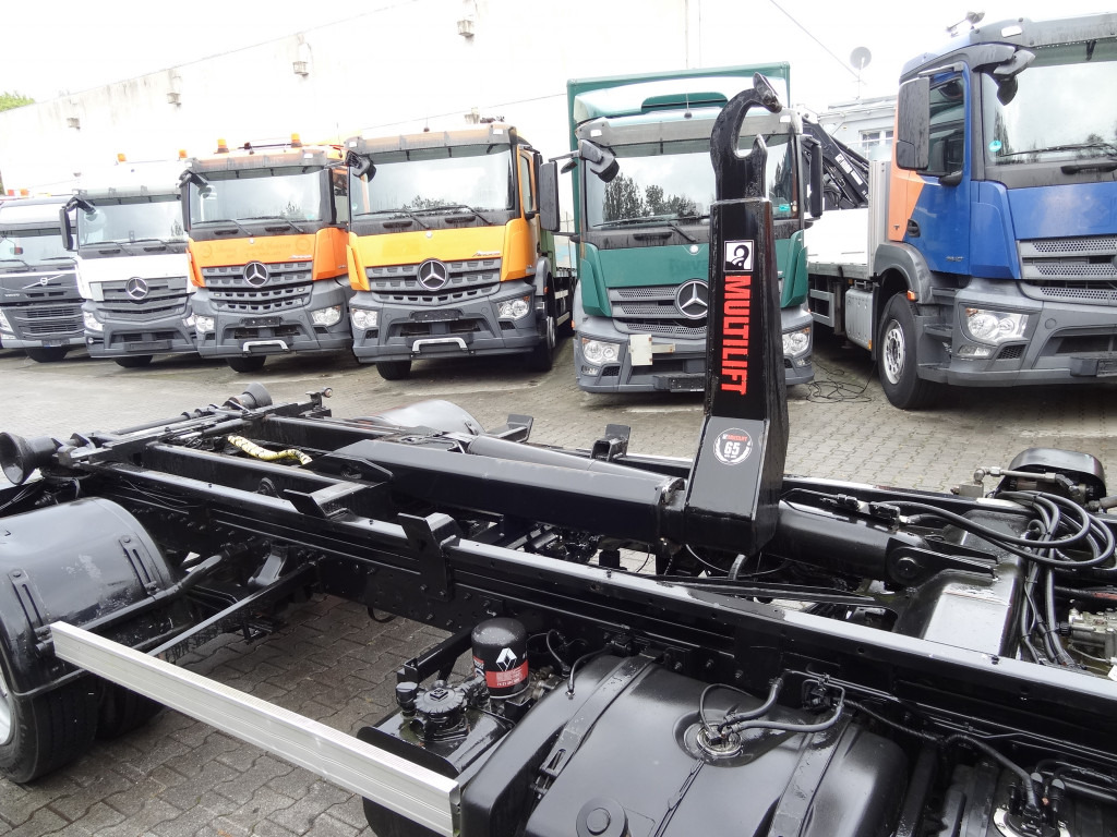 Renault D180.75 Haken Multilift - Hákový nosič kontejnerů: obrázek 2 Renault D180.75 Haken Multilift - Hákový nosič kontejnerů: obrázek 2