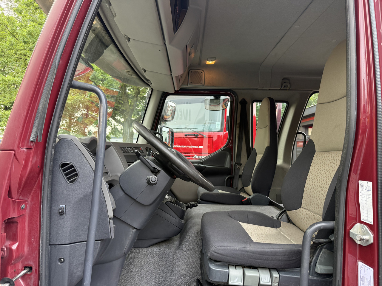 Renault Midlum 180.10 DoKa - Skříňový nákladní auto: obrázek 4 Renault Midlum 180.10 DoKa - Skříňový nákladní auto: obrázek 4