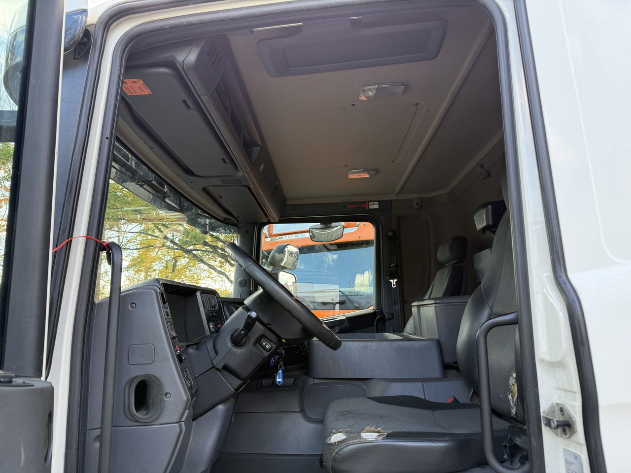 Scania P280 6X2*4 - Podvozek s kabinou: obrázek 4 Scania P280 6X2*4 - Podvozek s kabinou: obrázek 4