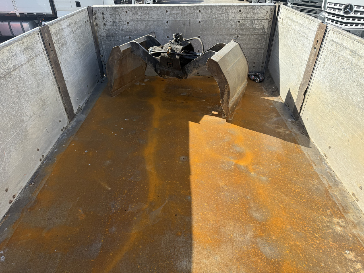 Scania R380 6X2*4 Kipper mit Kran HIAB 220 - Sklápěč, Auto s hydraulickou rukou: obrázek 2 Scania R380 6X2*4 Kipper mit Kran HIAB 220 - Sklápěč, Auto s hydraulickou rukou: obrázek 2