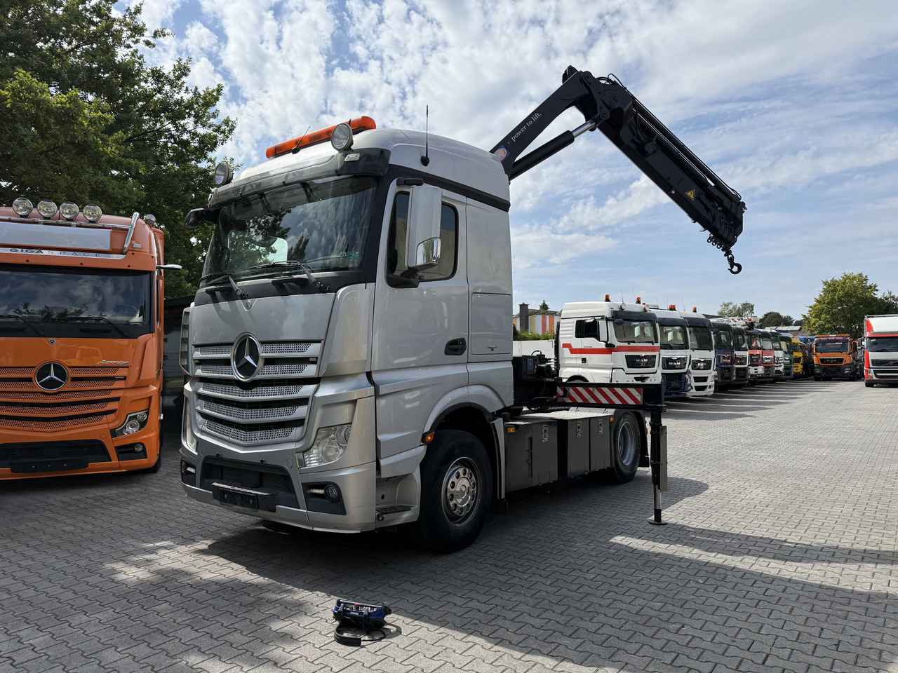 Mercedes-Benz Actros 1842LS Kran HMF 2020 bis 18 Meter - Tahač: obrázek 1 Mercedes-Benz Actros 1842LS Kran HMF 2020 bis 18 Meter - Tahač: obrázek 1