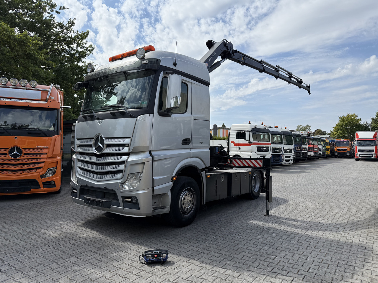 Mercedes-Benz Actros 1842LS Kran HMF 2020 bis 18 Meter - Tahač: obrázek 1 Mercedes-Benz Actros 1842LS Kran HMF 2020 bis 18 Meter - Tahač: obrázek 1