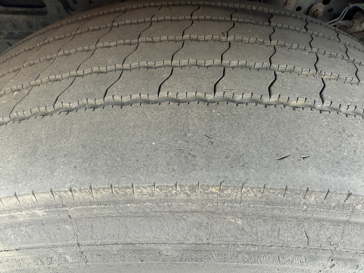 Mercedes-Benz Actros 1842LS Kran HMF 2020 bis 18 Meter - Tahač: obrázek 2 Mercedes-Benz Actros 1842LS Kran HMF 2020 bis 18 Meter - Tahač: obrázek 2