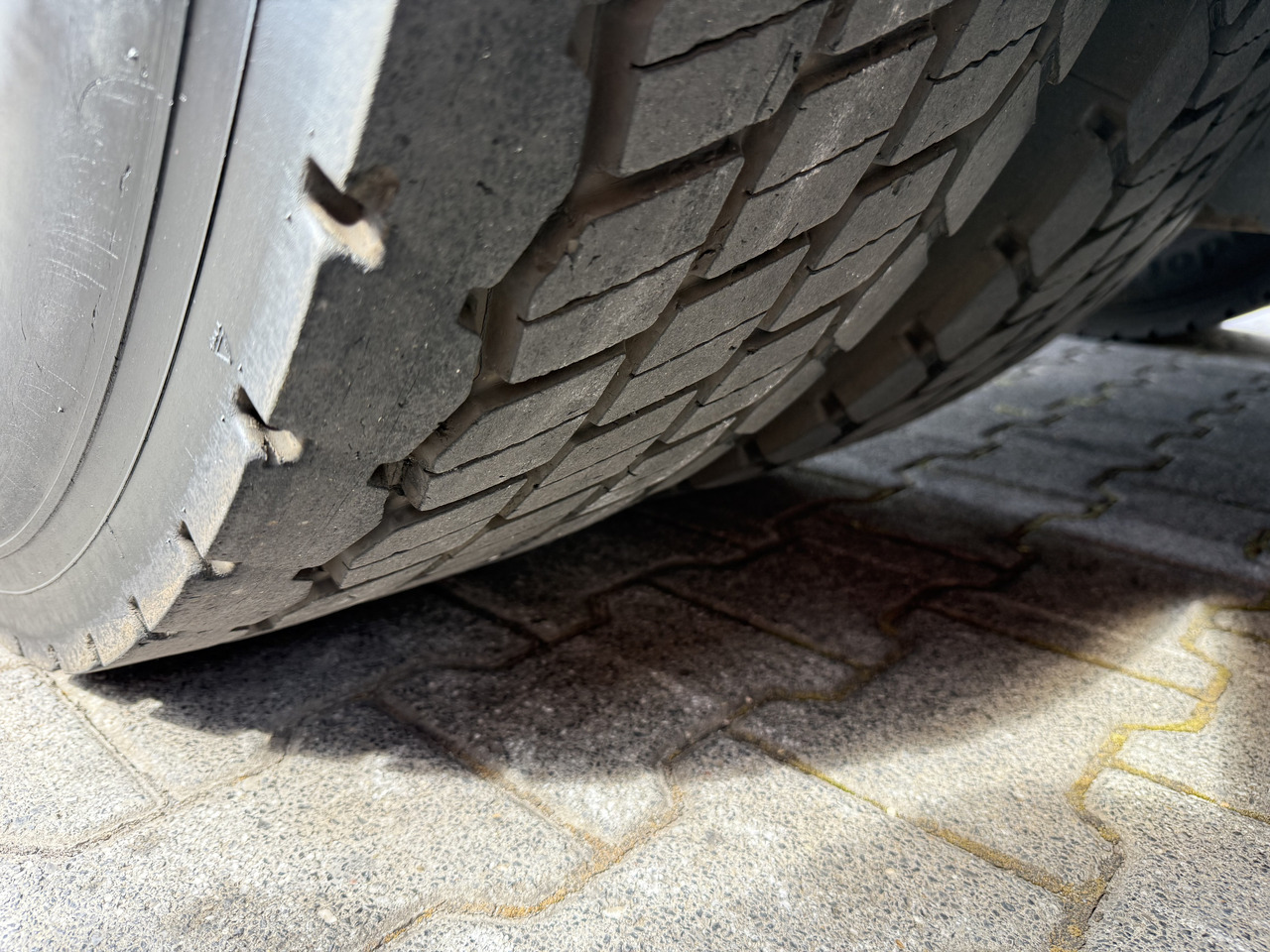 Mercedes-Benz Actros 1842LS Kran HMF 2020 bis 18 Meter - Tahač: obrázek 2 Mercedes-Benz Actros 1842LS Kran HMF 2020 bis 18 Meter - Tahač: obrázek 2