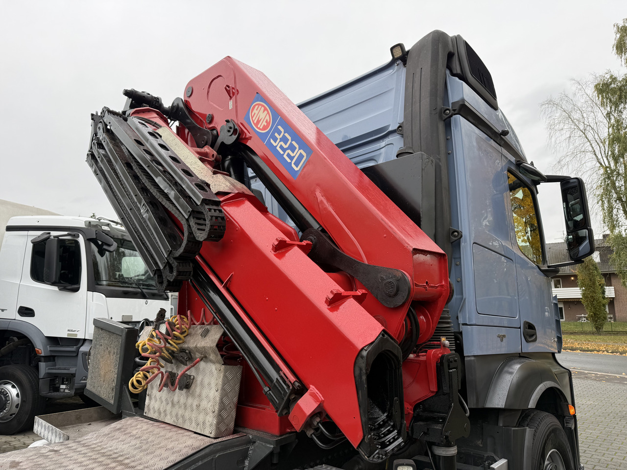 Mercedes-Benz Actros 2548 LS 6X2 Kran HMF 3220 bis 16 Meter - Tahač: obrázek 2 Mercedes-Benz Actros 2548 LS 6X2 Kran HMF 3220 bis 16 Meter - Tahač: obrázek 2