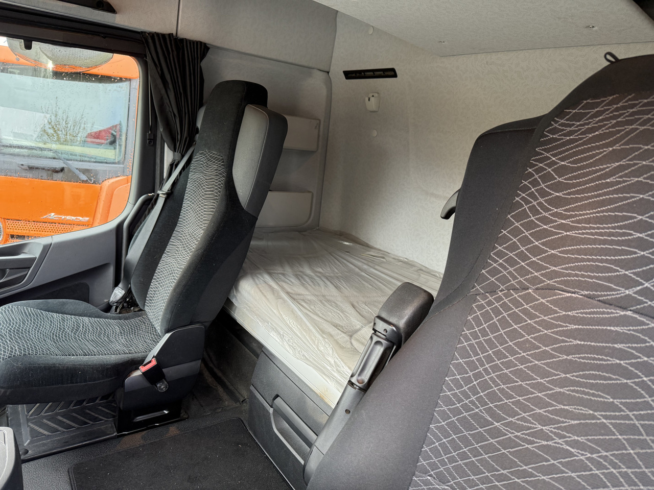 Mercedes-Benz Arocs 2653 6X4 Kran Kesla 2124L - Tahač: obrázek 4 Mercedes-Benz Arocs 2653 6X4 Kran Kesla 2124L - Tahač: obrázek 4