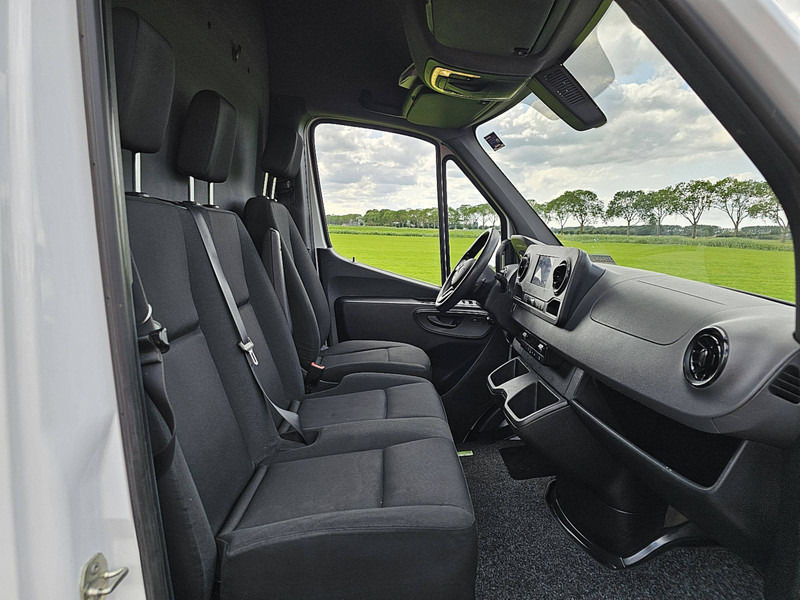 Furgon Mercedes-Benz Sprinter 316 CDI 4X4 AUT. L2H2: obrázek 7 Furgon Mercedes-Benz Sprinter 316 CDI 4X4 AUT. L2H2: obrázek 7