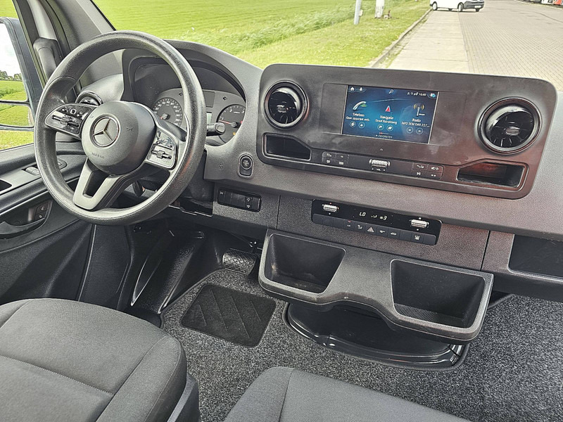 Furgon Mercedes-Benz Sprinter 316 CDI 4X4 AUT. L2H2: obrázek 8 Furgon Mercedes-Benz Sprinter 316 CDI 4X4 AUT. L2H2: obrázek 8