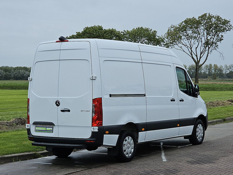 Mercedes-Benz Sprinter 317 L2H2 Navi RWD - Furgon: obrázek 3 Mercedes-Benz Sprinter 317 L2H2 Navi RWD - Furgon: obrázek 3