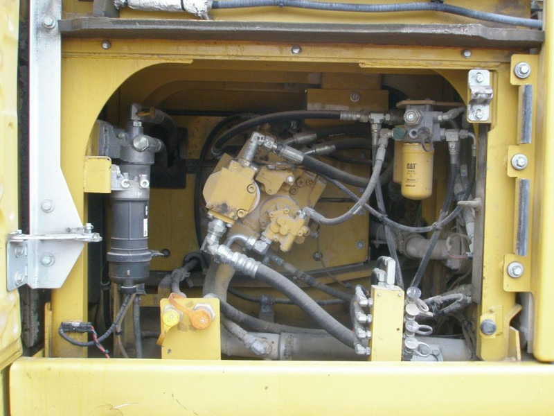 Caterpillar 326FL - Pásové rýpadlo: obrázek 5 Caterpillar 326FL - Pásové rýpadlo: obrázek 5