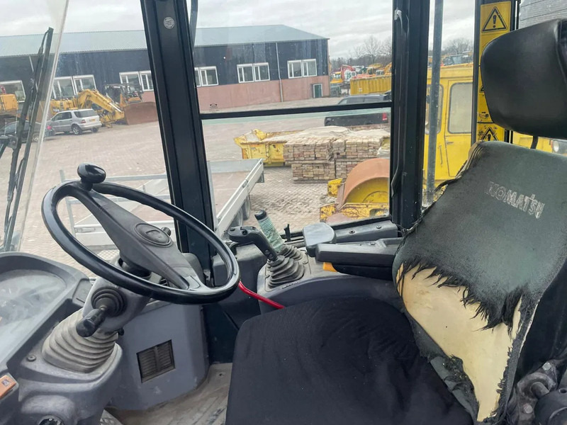 Komatsu WA250-5 - Kolový nakladač: obrázek 5 Komatsu WA250-5 - Kolový nakladač: obrázek 5