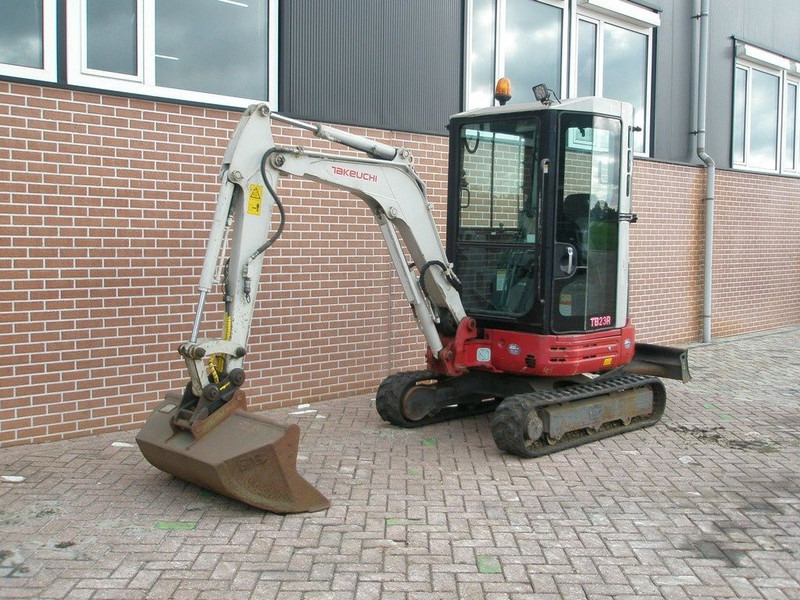 Takeuchi TB23R - Mini rýpadlo: obrázek 1 Takeuchi TB23R - Mini rýpadlo: obrázek 1