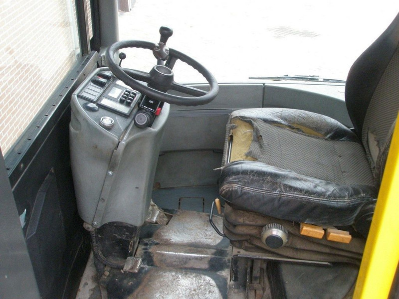 Terminálový traktor Terberg RT 222 RT220 4x4: obrázek 7