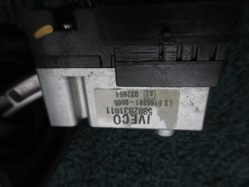 Iveco 5802831911 KOLOMSCHAKELAAR IVECO S WAY MODEL 2023 - Elektrický systém pro Nákladní auto: obrázek 5 Iveco 5802831911 KOLOMSCHAKELAAR IVECO S WAY MODEL 2023 - Elektrický systém pro Nákladní auto: obrázek 5