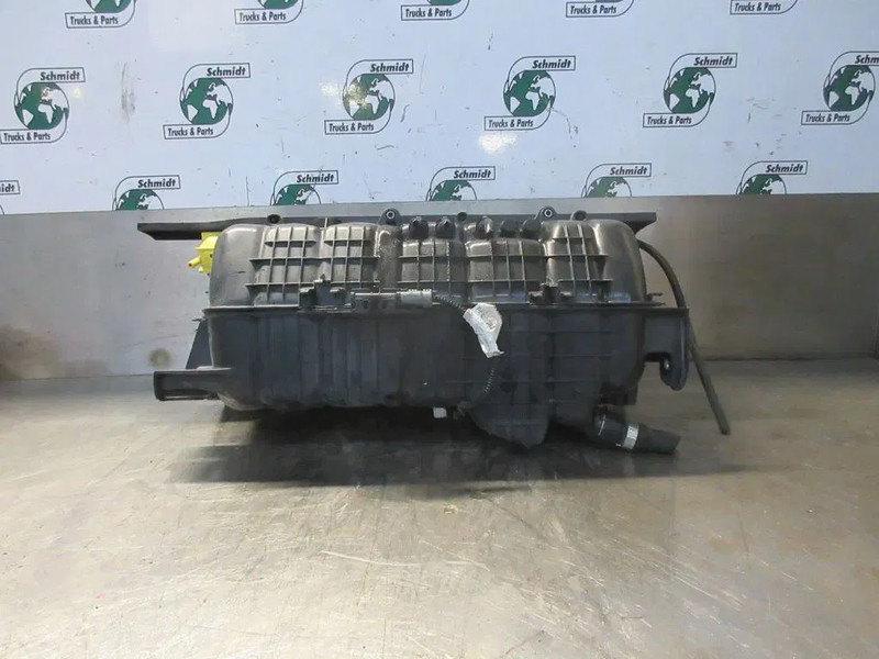 MAN 81.06102-6232/81.06102-6230/81.06102-5028 RADIATEURTANK MAN 18.480 EURO 6 - Chladící systém pro Nákladní auto: obrázek 3 MAN 81.06102-6232/81.06102-6230/81.06102-5028 RADIATEURTANK MAN 18.480 EURO 6 - Chladící systém pro Nákladní auto: obrázek 3