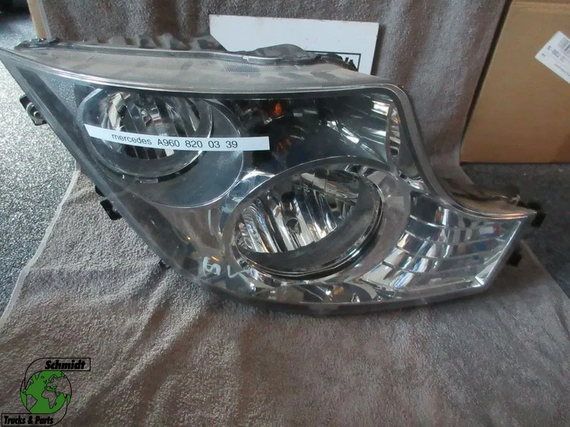 Mercedes-Benz A 960 820 03 39 KOPLAMP MERCEDES 1845 MP 4 RECHTS EURO 6 - Světlomet pro Nákladní auto: obrázek 1 Mercedes-Benz A 960 820 03 39 KOPLAMP MERCEDES 1845 MP 4 RECHTS EURO 6 - Světlomet pro Nákladní auto: obrázek 1