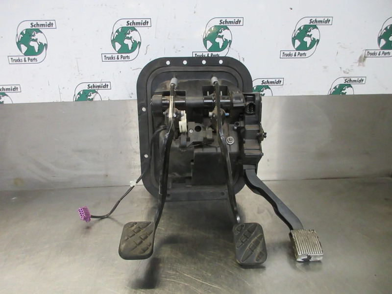 Volvo 21761966// 82545137 PEDAAL SYSTEEM VOLVO FL 210 EURO 6 - Kabina a interiér pro Nákladní auto: obrázek 3 Volvo 21761966// 82545137 PEDAAL SYSTEEM VOLVO FL 210 EURO 6 - Kabina a interiér pro Nákladní auto: obrázek 3