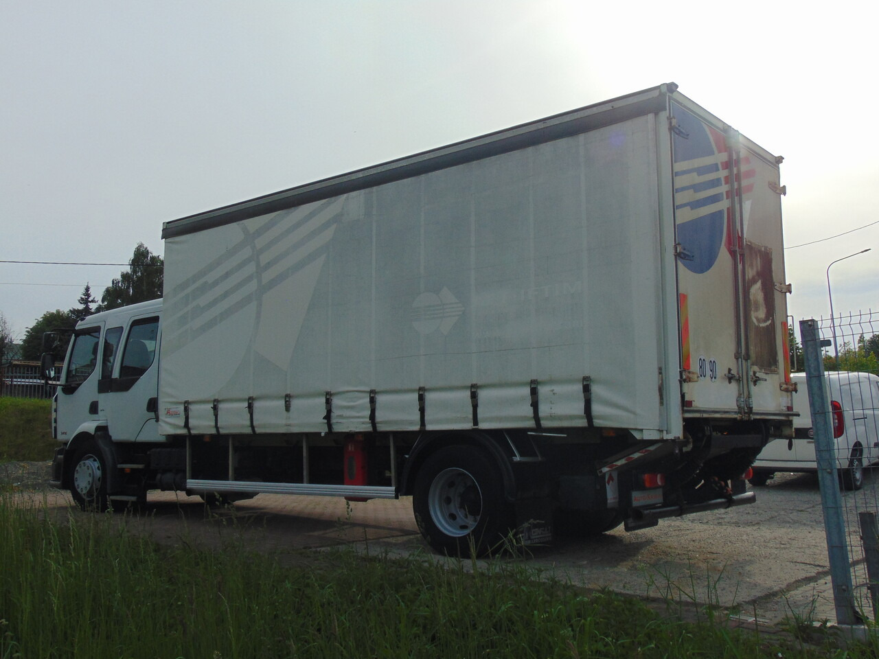 RENAULT Midlum 240DXi - Plachtový nákladní auto: obrázek 3 RENAULT Midlum 240DXi - Plachtový nákladní auto: obrázek 3