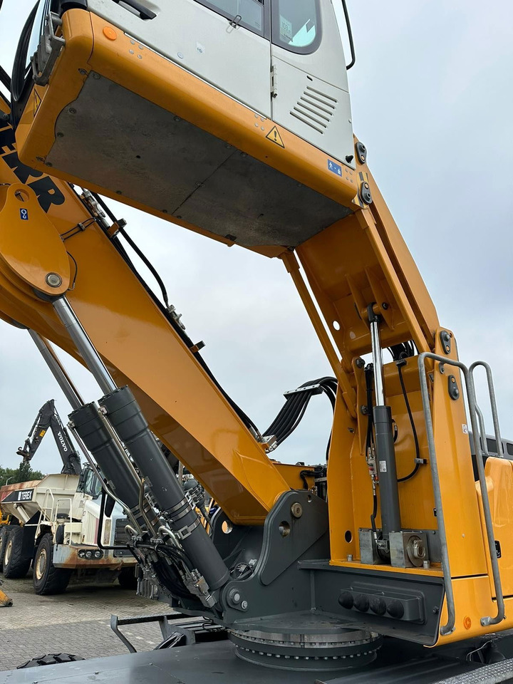 Liebherr LH 30 M - Překládkové rypadlo: obrázek 2 Liebherr LH 30 M - Překládkové rypadlo: obrázek 2