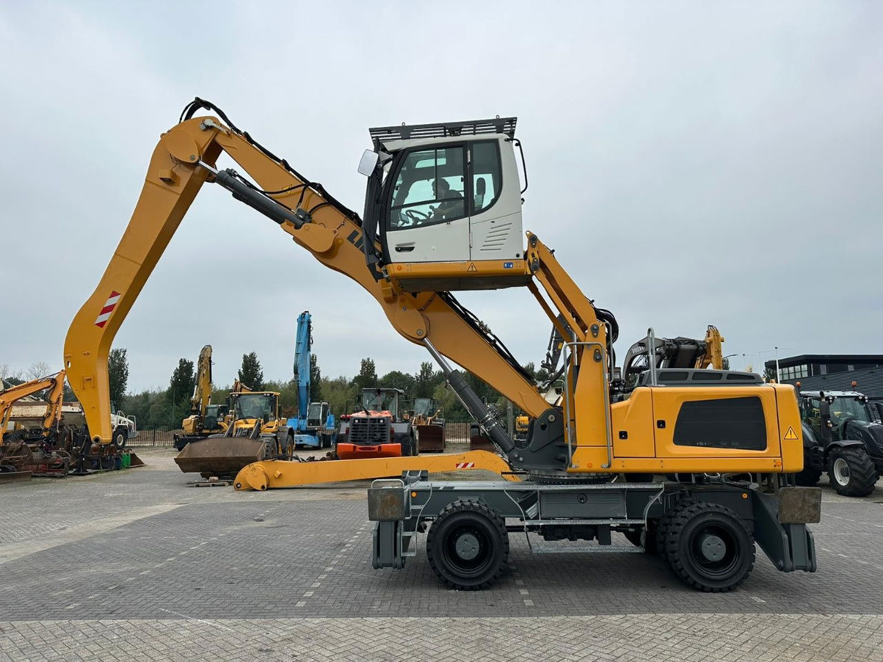 Liebherr LH 30 M - Překládkové rypadlo: obrázek 1 Liebherr LH 30 M - Překládkové rypadlo: obrázek 1