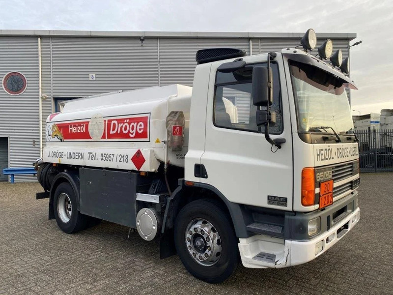 DAF 65CF-240 / FULL STEEL / POMP / 3 COMPARTIMENTS / 8350 LITER / ONLY:25969 KM / EURO-2 / MANUAL / GOOD CONDITION - Cisternové vozidlo: obrázek 2 DAF 65CF-240 / FULL STEEL / POMP / 3 COMPARTIMENTS / 8350 LITER / ONLY:25969 KM / EURO-2 / MANUAL / GOOD CONDITION - Cisternové vozidlo: obrázek 2