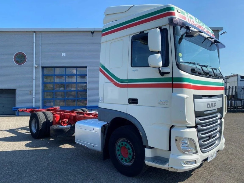 DAF XF106-460 / INTARDER / SPACE CAB / MANUAL / EURO-6 / 2015 - Podvozek s kabinou: obrázek 2 DAF XF106-460 / INTARDER / SPACE CAB / MANUAL / EURO-6 / 2015 - Podvozek s kabinou: obrázek 2