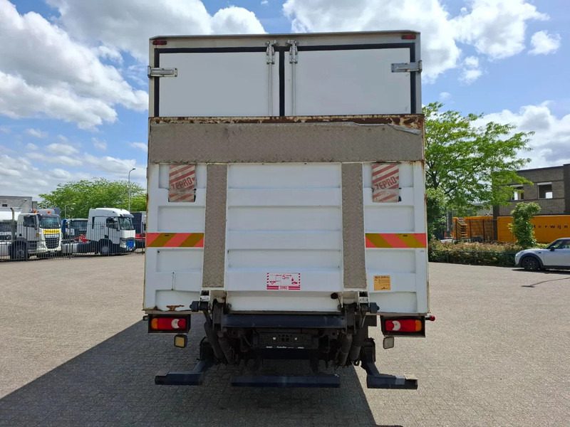 Iveco EuroCargo 120 / COOL TRUCK / CARRIER XARIOS 600 / PLATFORM 2000KG / ONLY:340634 KM / AIRCO / MANUAL / EURO-6 / 2014 - Izotermický nákladní automobil: obrázek 4 Iveco EuroCargo 120 / COOL TRUCK / CARRIER XARIOS 600 / PLATFORM 2000KG / ONLY:340634 KM / AIRCO / MANUAL / EURO-6 / 2014 - Izotermický nákladní automobil: obrázek 4
