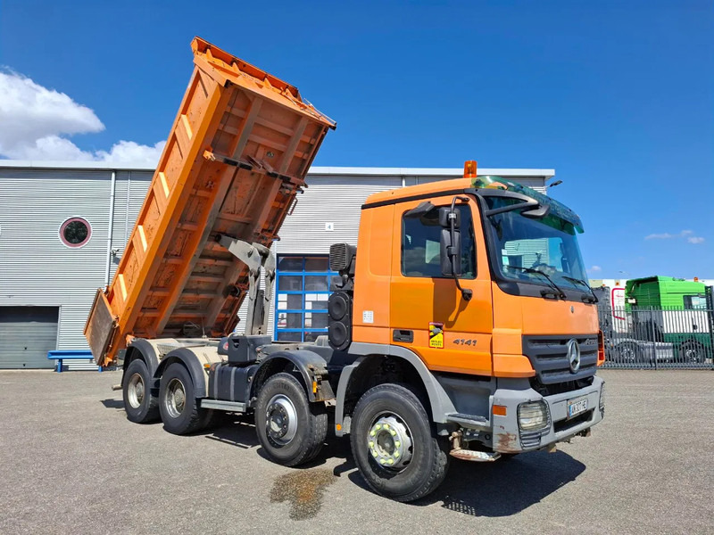 Mercedes-Benz Actros 4141 / 3SIDE MEILLER TIPPER / FULL-STEEL / DRUM BRAKES / ONLY:535937 KM / 2XSTEERING AXLE / AIRCO / AUTOMATIC / EURO-3 / - Sklápěč: obrázek 5 Mercedes-Benz Actros 4141 / 3SIDE MEILLER TIPPER / FULL-STEEL / DRUM BRAKES / ONLY:535937 KM / 2XSTEERING AXLE / AIRCO / AUTOMATIC / EURO-3 / - Sklápěč: obrázek 5