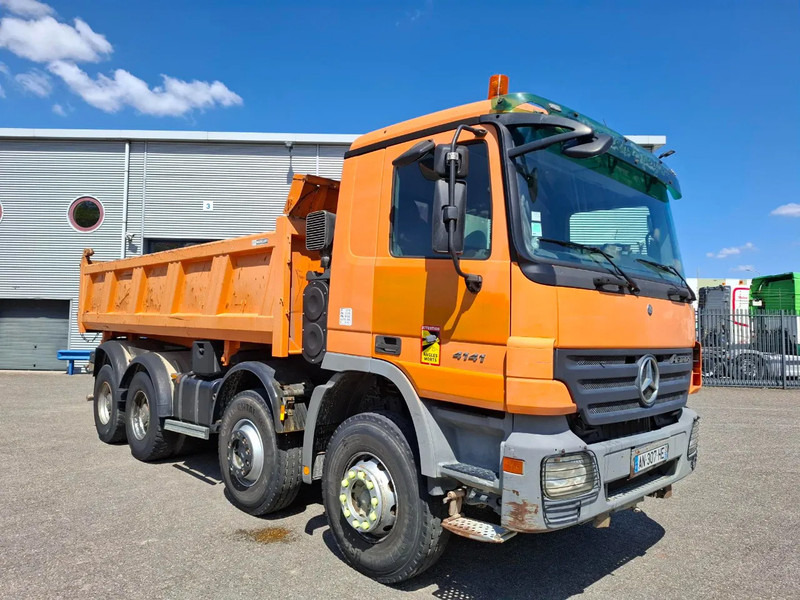 Mercedes-Benz Actros 4141 / 3SIDE MEILLER TIPPER / FULL-STEEL / DRUM BRAKES / ONLY:535937 KM / 2XSTEERING AXLE / AIRCO / AUTOMATIC / EURO-3 / - Sklápěč: obrázek 4 Mercedes-Benz Actros 4141 / 3SIDE MEILLER TIPPER / FULL-STEEL / DRUM BRAKES / ONLY:535937 KM / 2XSTEERING AXLE / AIRCO / AUTOMATIC / EURO-3 / - Sklápěč: obrázek 4