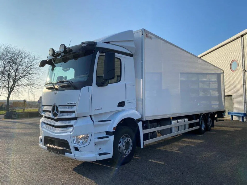 Mercedes-Benz Antos 2533 / LIFT AXLE / HEATED CLOSED BOX / PLATFORM 2000 KG / ONLY:506959 KM / SIDE DOOR / AUTOMATIC / EURO-6 / 2019 - Skříňový nákladní auto: obrázek 1 Mercedes-Benz Antos 2533 / LIFT AXLE / HEATED CLOSED BOX / PLATFORM 2000 KG / ONLY:506959 KM / SIDE DOOR / AUTOMATIC / EURO-6 / 2019 - Skříňový nákladní auto: obrázek 1