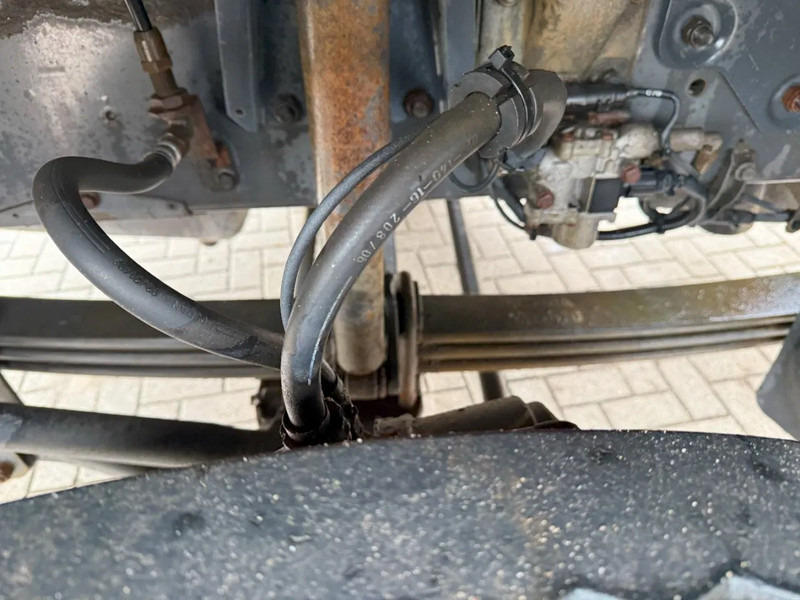 Podvozek s kabinou Scania 124-420 / ENGINE RUNNING / RETARDER / BIG AXLE / FULL-STEEL / ONLY: 540918 KM / OLD TACHO / AIRCO / MANUAL / EURO-3 / 2002: obrázek 14 Podvozek s kabinou Scania 124-420 / ENGINE RUNNING / RETARDER / BIG AXLE / FULL-STEEL / ONLY: 540918 KM / OLD TACHO / AIRCO / MANUAL / EURO-3 / 2002: obrázek 14