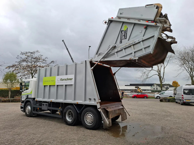 Scania P360 / RETARDER / ONLY:234640 KM / LENKACHSE / AIRCO / WORKING GARBAGE TRUCK / AUTOMATIC / EURO-5 / 2013 - Vůz na odvoz odpadků: obrázek 4 Scania P360 / RETARDER / ONLY:234640 KM / LENKACHSE / AIRCO / WORKING GARBAGE TRUCK / AUTOMATIC / EURO-5 / 2013 - Vůz na odvoz odpadků: obrázek 4