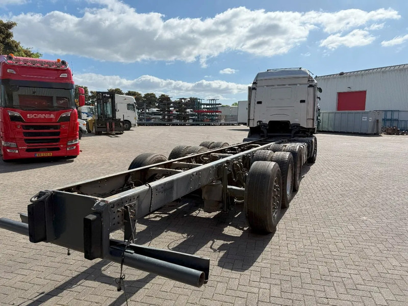 Scania R490 / 8X4 / ENGINE RUNNING / RETARDER / 9 TON FRONT AXLE / LIFT+LENKACHSE / AUTOMATIC / EURO-6 / 2017 - Podvozek s kabinou: obrázek 4 Scania R490 / 8X4 / ENGINE RUNNING / RETARDER / 9 TON FRONT AXLE / LIFT+LENKACHSE / AUTOMATIC / EURO-6 / 2017 - Podvozek s kabinou: obrázek 4