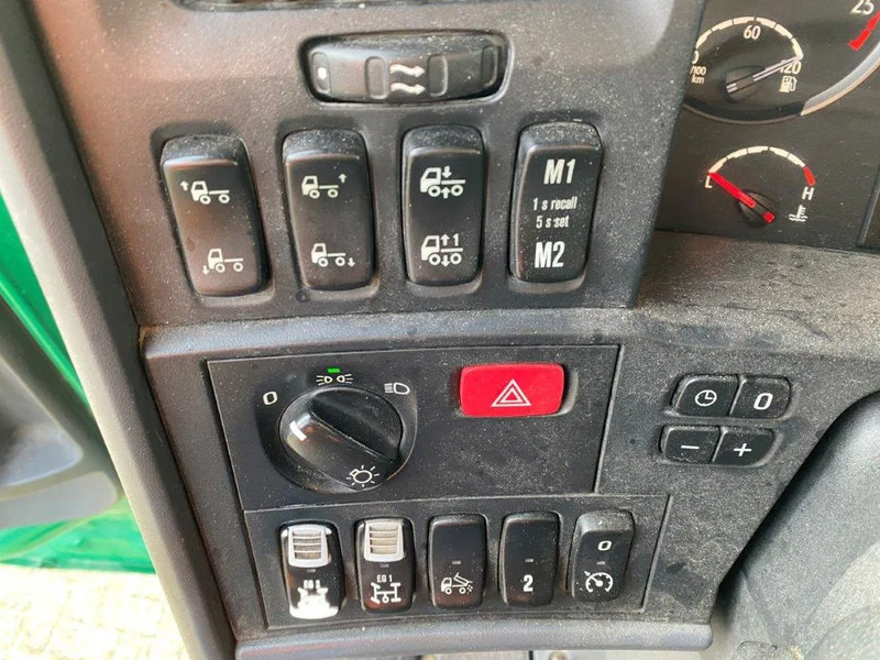 Scania R520 V8 / 8X4 / BIG AXLE / AJK HOOKLIFT 30TON / LIFT+LENKACHSE / NAVI / LEATHER / FULL-AIR / AUTOMATIC / EURO-6 / 2015 leasing Scania R520 V8 / 8X4 / BIG AXLE / AJK HOOKLIFT 30TON / LIFT+LENKACHSE / NAVI / LEATHER / FULL-AIR / AUTOMATIC / EURO-6 / 2015: obrázek 16 Scania R520 V8 / 8X4 / BIG AXLE / AJK HOOKLIFT 30TON / LIFT+LENKACHSE / NAVI / LEATHER / FULL-AIR / AUTOMATIC / EURO-6 / 2015 leasing Scania R520 V8 / 8X4 / BIG AXLE / AJK HOOKLIFT 30TON / LIFT+LENKACHSE / NAVI / LEATHER / FULL-AIR / AUTOMATIC / EURO-6 / 2015: obrázek 16