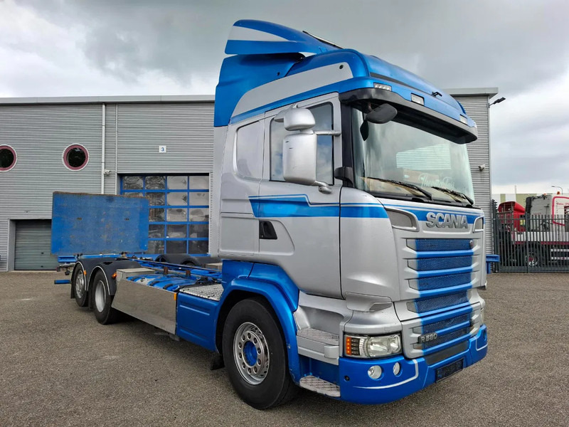 Scania R580 V8 / RETARDER / LIFT+LENKACHSE / FULL-AIR / PLATFORM 2000 KG / LEATHER / AIRCO / AUTOMATIC / EURO-6 / 2014 - Podvozek s kabinou: obrázek 2 Scania R580 V8 / RETARDER / LIFT+LENKACHSE / FULL-AIR / PLATFORM 2000 KG / LEATHER / AIRCO / AUTOMATIC / EURO-6 / 2014 - Podvozek s kabinou: obrázek 2