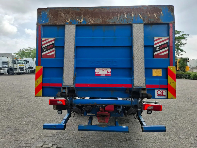 Scania R580 V8 / RETARDER / LIFT+LENKACHSE / FULL-AIR / PLATFORM 2000 KG / LEATHER / AIRCO / AUTOMATIC / EURO-6 / 2014 - Podvozek s kabinou: obrázek 4 Scania R580 V8 / RETARDER / LIFT+LENKACHSE / FULL-AIR / PLATFORM 2000 KG / LEATHER / AIRCO / AUTOMATIC / EURO-6 / 2014 - Podvozek s kabinou: obrázek 4