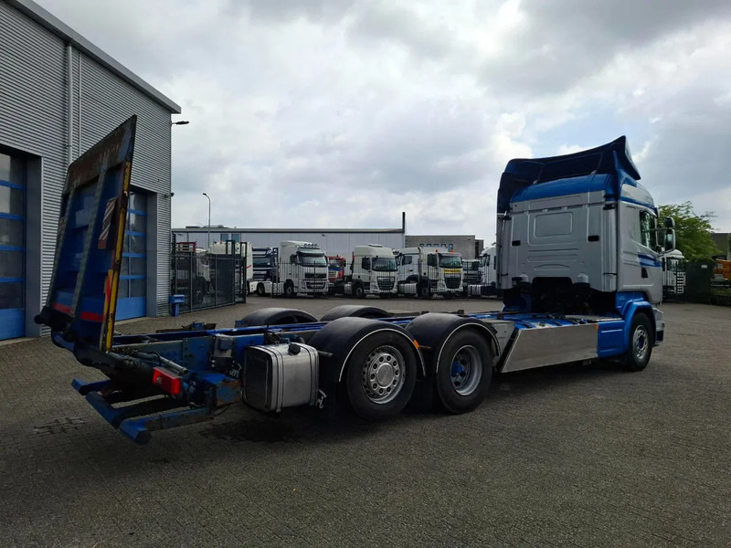 Scania R580 V8 / RETARDER / LIFT+LENKACHSE / FULL-AIR / PLATFORM 2000 KG / LEATHER / AIRCO / AUTOMATIC / EURO-6 / 2014 - Podvozek s kabinou: obrázek 5 Scania R580 V8 / RETARDER / LIFT+LENKACHSE / FULL-AIR / PLATFORM 2000 KG / LEATHER / AIRCO / AUTOMATIC / EURO-6 / 2014 - Podvozek s kabinou: obrázek 5