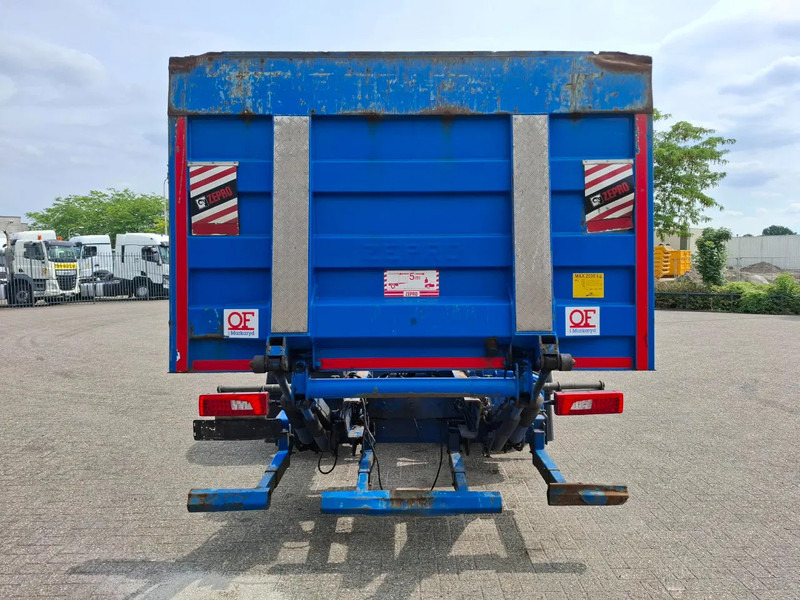 Scania R580 V8 / RETARDER / LIFT+LENKACHSE / FULL-AIR / PLATFORM 2000 KG / LEATHER / AIRCO / AUTOMATIC / EURO-6 / 2015 - Podvozek s kabinou: obrázek 4 Scania R580 V8 / RETARDER / LIFT+LENKACHSE / FULL-AIR / PLATFORM 2000 KG / LEATHER / AIRCO / AUTOMATIC / EURO-6 / 2015 - Podvozek s kabinou: obrázek 4
