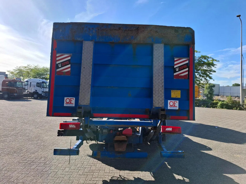 Scania R580 V8 / RETARDER / LIFT+LENKACHSE / FULL-AIR / PLATFORM 2000 KG / LEATHER / AIRCO / AUTOMATIC / EURO-6 / 2015 - Podvozek s kabinou: obrázek 4 Scania R580 V8 / RETARDER / LIFT+LENKACHSE / FULL-AIR / PLATFORM 2000 KG / LEATHER / AIRCO / AUTOMATIC / EURO-6 / 2015 - Podvozek s kabinou: obrázek 4