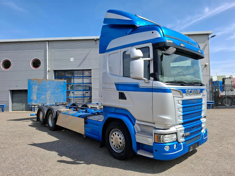 Scania R580 V8 / RETARDER / LIFT+LENKACHSE / FULL-AIR / PLATFORM 2000 KG / NAVI / LEATHER / AIRCO / AUTOMATIC / EURO-6 / 2014 - Podvozek s kabinou: obrázek 2 Scania R580 V8 / RETARDER / LIFT+LENKACHSE / FULL-AIR / PLATFORM 2000 KG / NAVI / LEATHER / AIRCO / AUTOMATIC / EURO-6 / 2014 - Podvozek s kabinou: obrázek 2