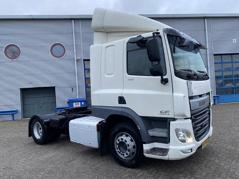 DAF CF370 / NICE CLEAN NL TRUCK / TYRES 80% / AUTOMATIC / EURO-6 / 2015 - Tahač: obrázek 2 DAF CF370 / NICE CLEAN NL TRUCK / TYRES 80% / AUTOMATIC / EURO-6 / 2015 - Tahač: obrázek 2