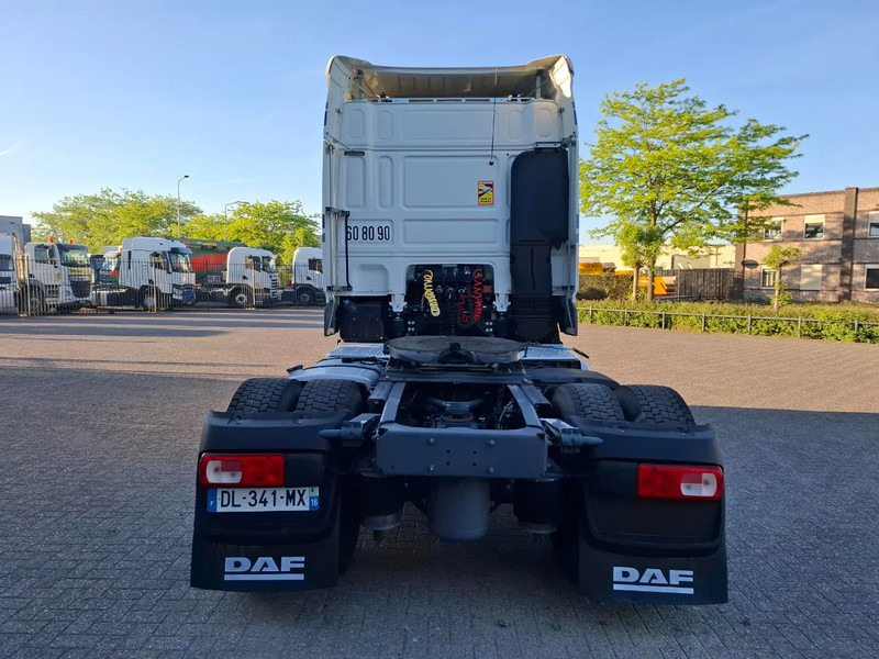DAF XF106-460 / INTARDER / DEB / MANUAL / AIRCO / CLEAN TRUCK / EURO-6 / 2014 - Tahač: obrázek 4 DAF XF106-460 / INTARDER / DEB / MANUAL / AIRCO / CLEAN TRUCK / EURO-6 / 2014 - Tahač: obrázek 4
