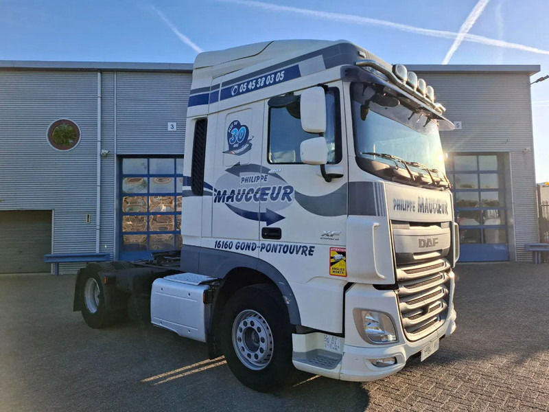 DAF XF106-460 / INTARDER / DEB / MANUAL / AIRCO / CLEAN TRUCK / EURO-6 / 2014 - Tahač: obrázek 2 DAF XF106-460 / INTARDER / DEB / MANUAL / AIRCO / CLEAN TRUCK / EURO-6 / 2014 - Tahač: obrázek 2