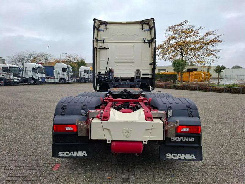 Scania NGS S650 V8 / RETARDER / 633397 KM / 9 TON FRONT AXELE / FULL-AIR / INLINER / FULL SPOILER / LEATHER / ALCOA / NAVI / FRIDGE / E - Tahač: obrázek 4 Scania NGS S650 V8 / RETARDER / 633397 KM / 9 TON FRONT AXELE / FULL-AIR / INLINER / FULL SPOILER / LEATHER / ALCOA / NAVI / FRIDGE / E - Tahač: obrázek 4