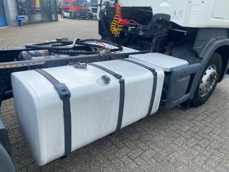 Tahač Scania R420 / RETARDER / HYDRAULICS / NO ADBLUE / MANUAL / EURO-3 / 2005: obrázek 10 Tahač Scania R420 / RETARDER / HYDRAULICS / NO ADBLUE / MANUAL / EURO-3 / 2005: obrázek 10